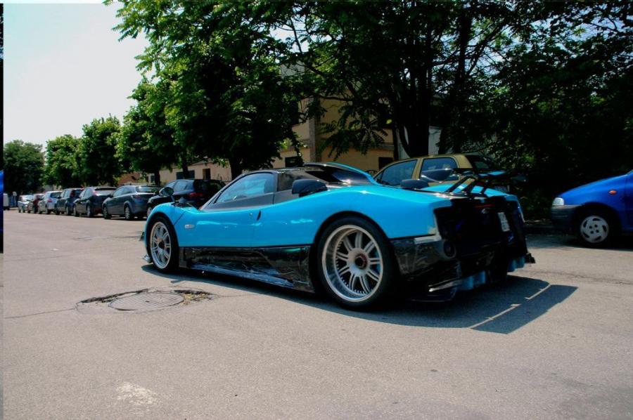  Pagani Zonda Uno 2010 года  (фото 8 из 15)